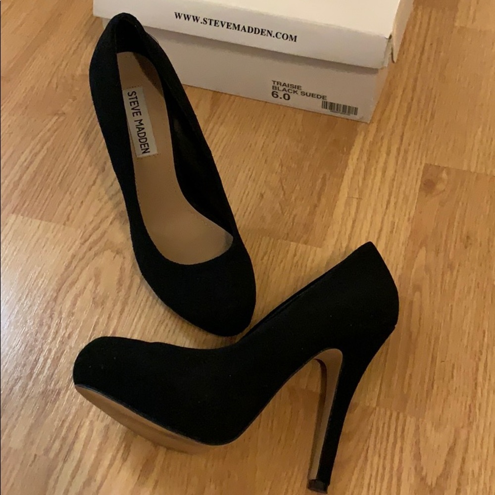 Black suede Steve Madden heels. Size 6 - Picture 2 of 6